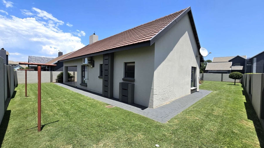 To Let 3 Bedroom Property for Rent in Melodie North West